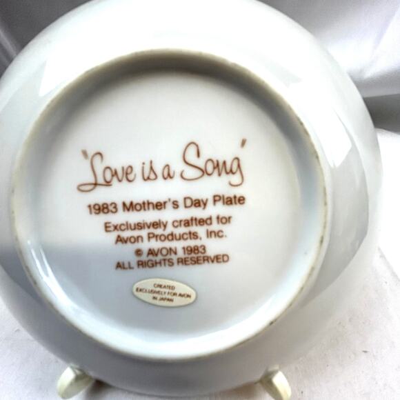 1983 Avon Mother's Day Plate Love Is A Song for Mother 5" 24K gold rim - Picture 2 of 6